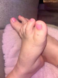 Your babe got a pedicure lt 3 my feet are so soft now i m craving toe part 4