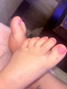 Your babe got a pedicure lt 3 my feet are so soft now i m craving toe part 3