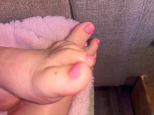 Your babe got a pedicure lt 3 my feet are so soft now i m craving toe part 1