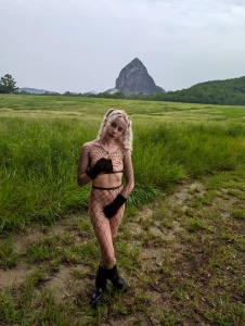 What s that mountain in the background fyp public flashing risky