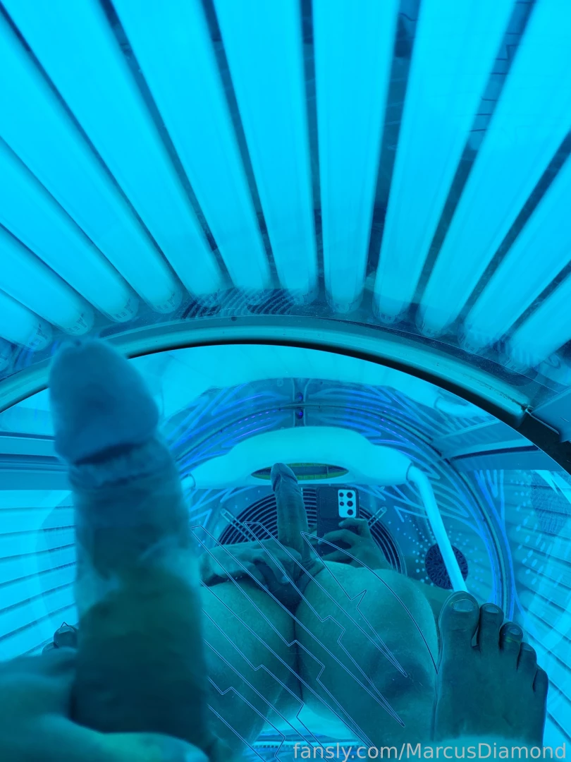 Was so excited that the penis became hard right in the solarium 