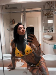 Ti sto aspettando nella vasca sbrigati