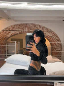 Stavo testando il letto e mi sembrava la posa migliore