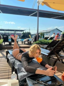 This big ass deserve some spanking