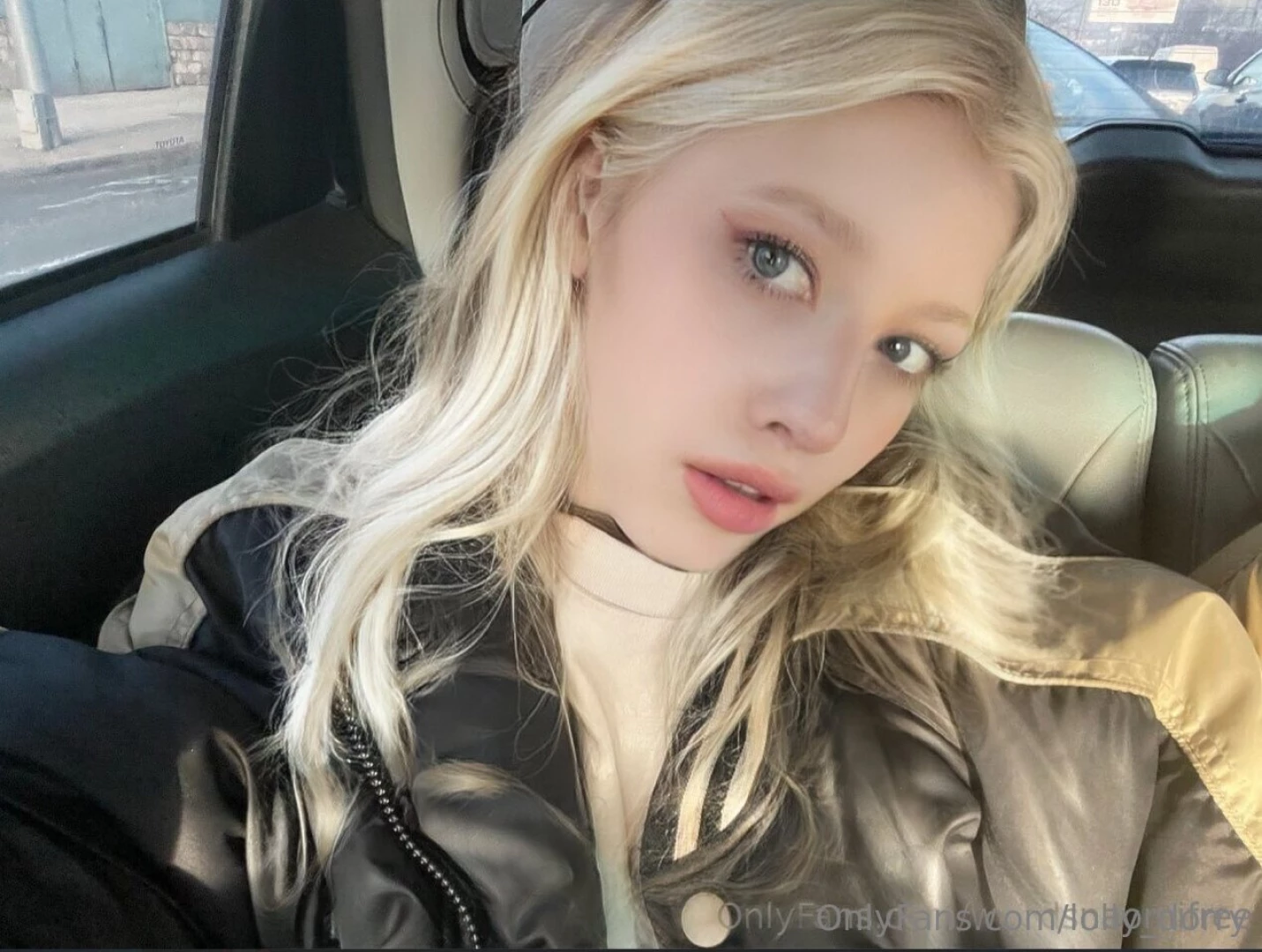 A naughty girl woodsnaomifree wants to play with your cock if you want part 272 