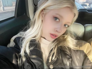 A naughty girl woodsnaomifree wants to play with your cock if you want part 272