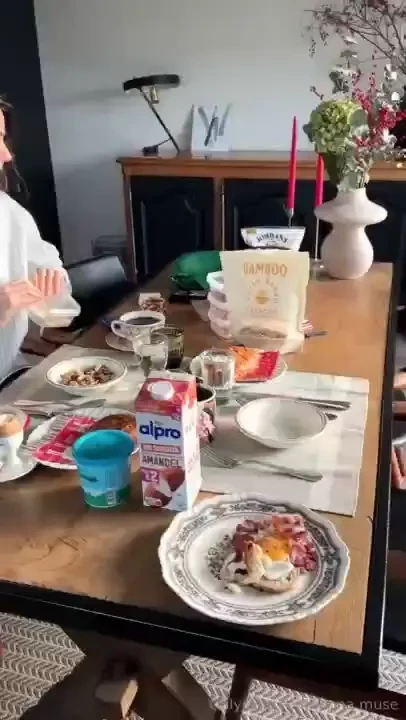 Good morning darlings would you join breakfast with me 