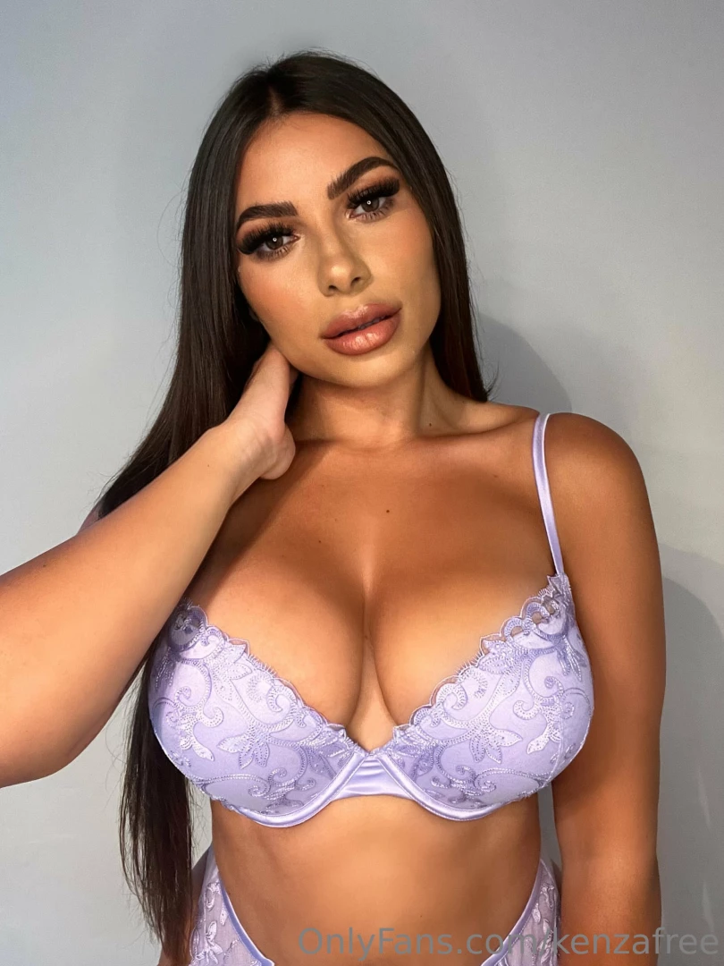 Hungover and horny you wanna help me out kenza01 