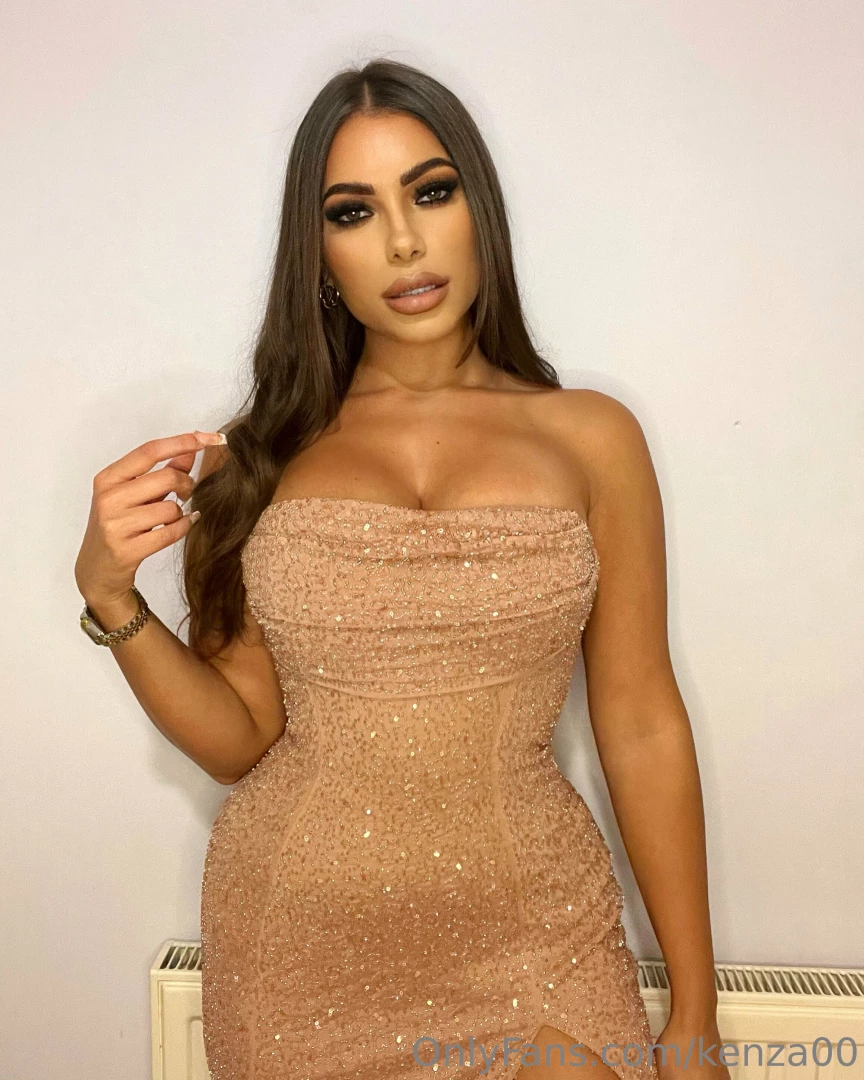 Take the dress off or fuck me while i m wearing it 