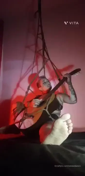 Sing and play in ropes 