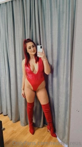 This outfit makes me look both classy amp slutty at the same time