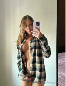 This babe princesska_li is very horny kitty loves to show off her part 87