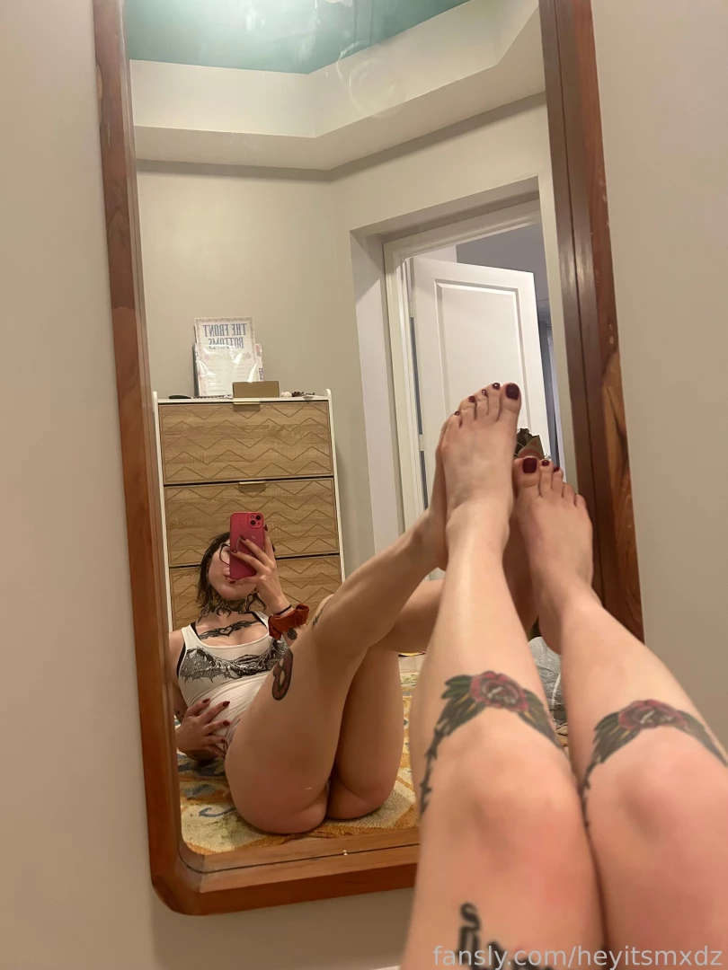 11 pics of me showing off my new nail color feet toes nails nailpolish part 3 