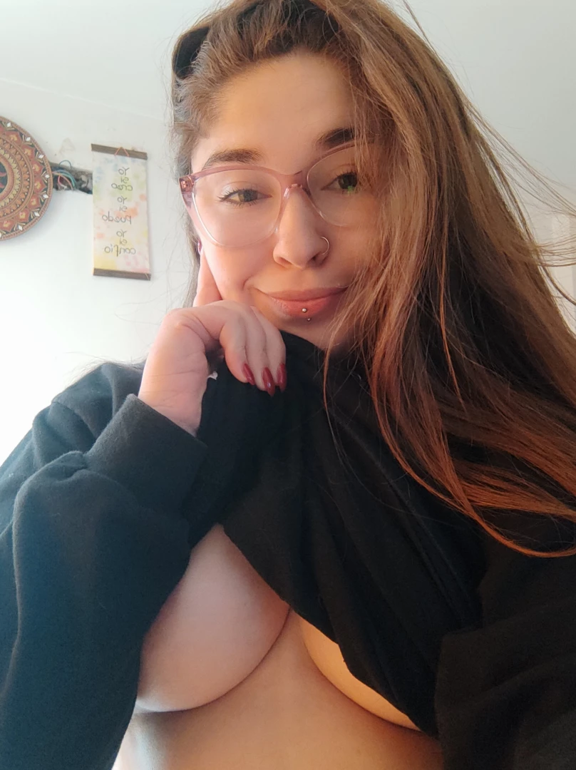 Available for sexting videocalls or custom v deos dm me part 1 