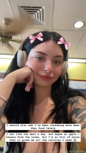 Hot top in airport vibes