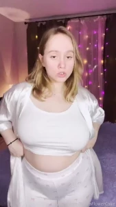 Does this robe suit me video clip tiktok cute bigtits teen paleskin