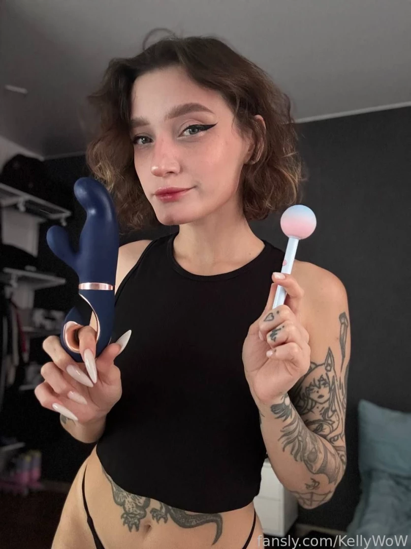 Me and the presentation of my new toys altgirl tatted slim petit 