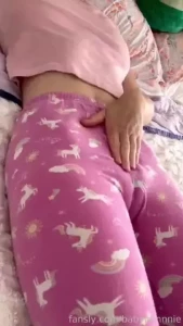 Humping and rubbing in my leggings felt so good i accidentally peed a