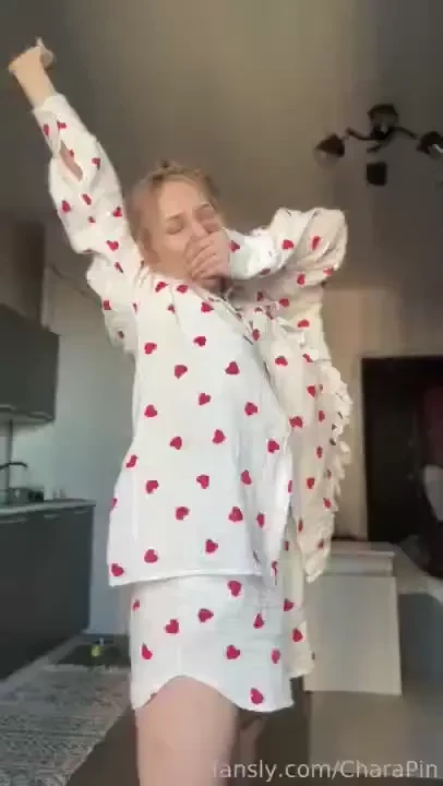 2 different ways to stretch when getting out of bed hehe which one 