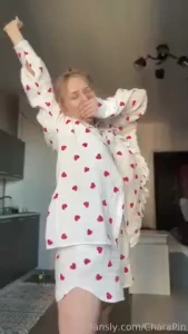 2 different ways to stretch when getting out of bed hehe which one