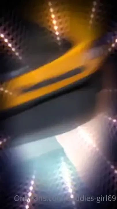 Love riding with a plug in my ass makes me so honry 