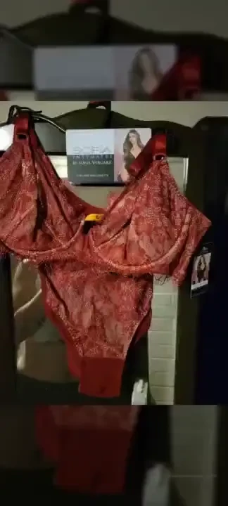 Black or red which would you like to see me never been worn tippers 