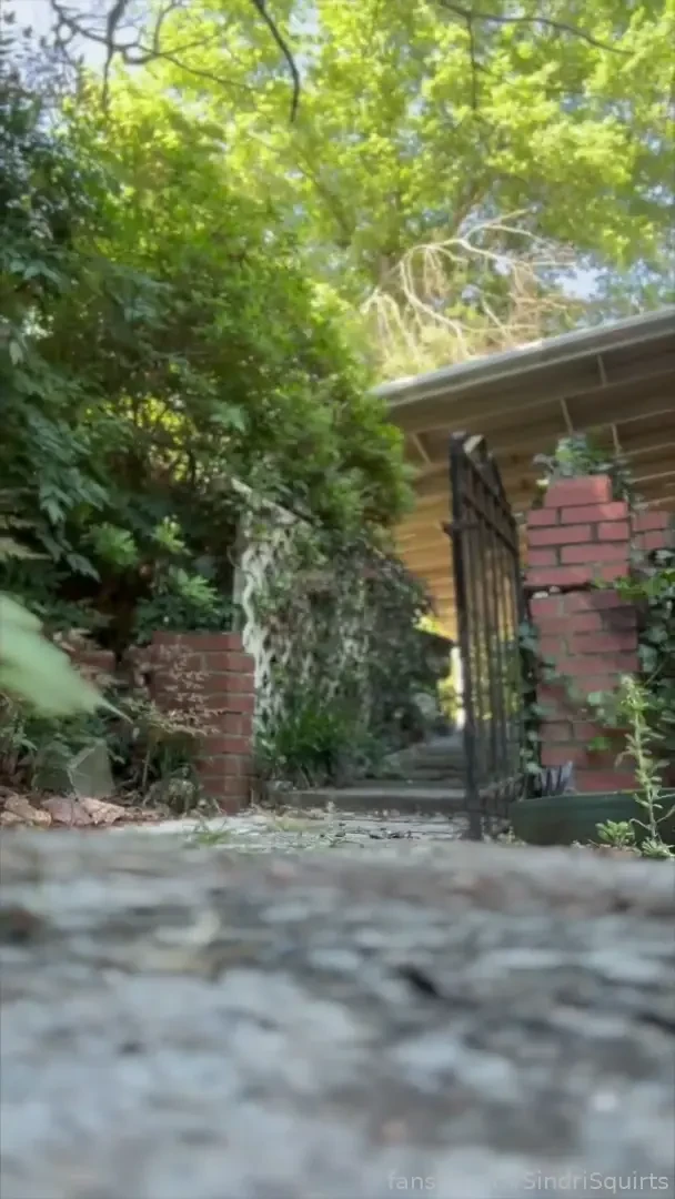 Just finished my morning mom errands and holy fuck i had to pee so bad 