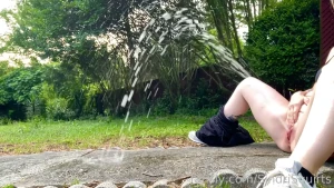 And one quick power pee before running errands amateur american milf
