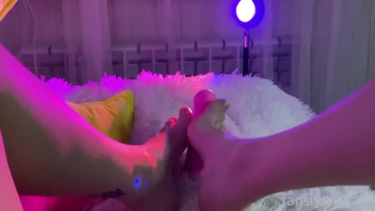 A very gentle aesthetic and exciting video for those who like foot 