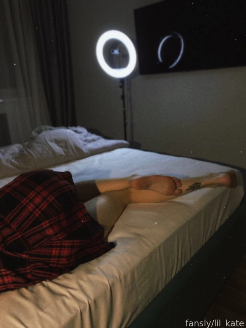 Schoolgirl student feet footfetish tattoo 