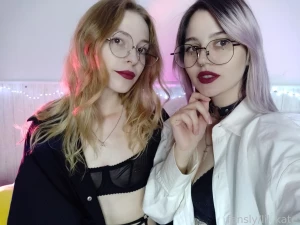 Which image do you like more cuter or hotter nirvanamorr lesbian part 1