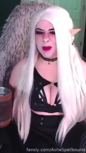 Carolina reaper hot sauce funny elfgirl cosplay twitch spellboundashe