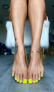 Neon yellow pedi for toesday simp for my gorgeous toes beta bitches part 1