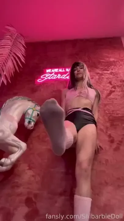 Written amp directed by quentin tarantino camgirl customs feet femdom 