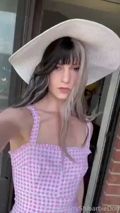 Up here xo camgirl customs feet golden femdom sissification goddess 