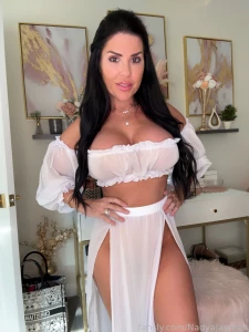 Cheating housewife wants to play