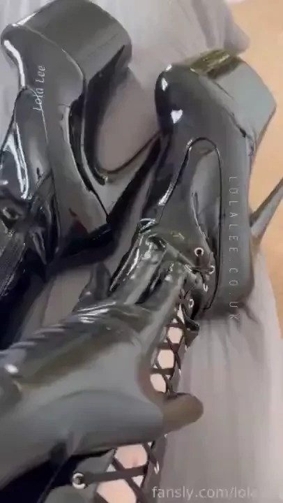 I d love to see your big cum load all over my boots after i ve milked 