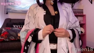 Sexting the shinobu cosplayer dressed in the alluring shinobu cosplay