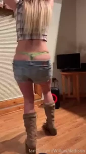 Stripteasing for the guys hope i put a smile on your face fyp