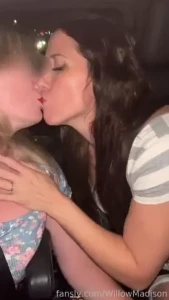Girls kissing in uber fyp lesbians lesbian bi bisexual kissing public