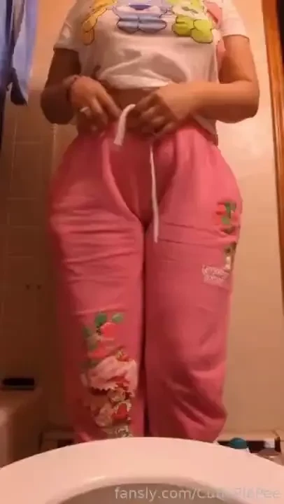 Mmmm sounds so good pee toilet desperate pussy peeing piss pissing 