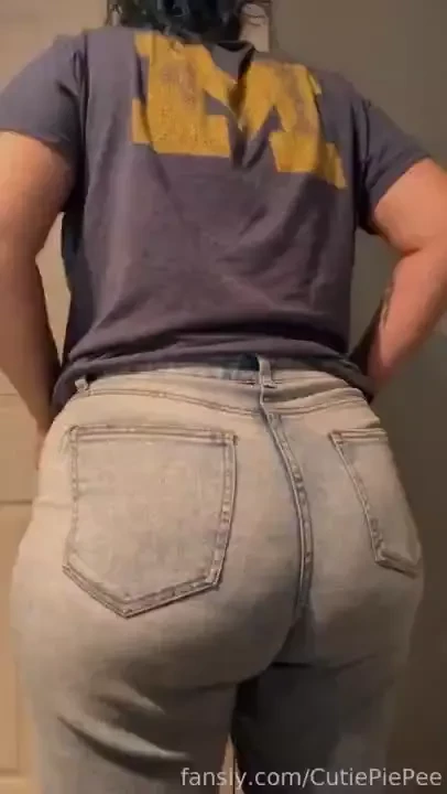 Starting a new thing on my page farts showing off my asshole to fart a 