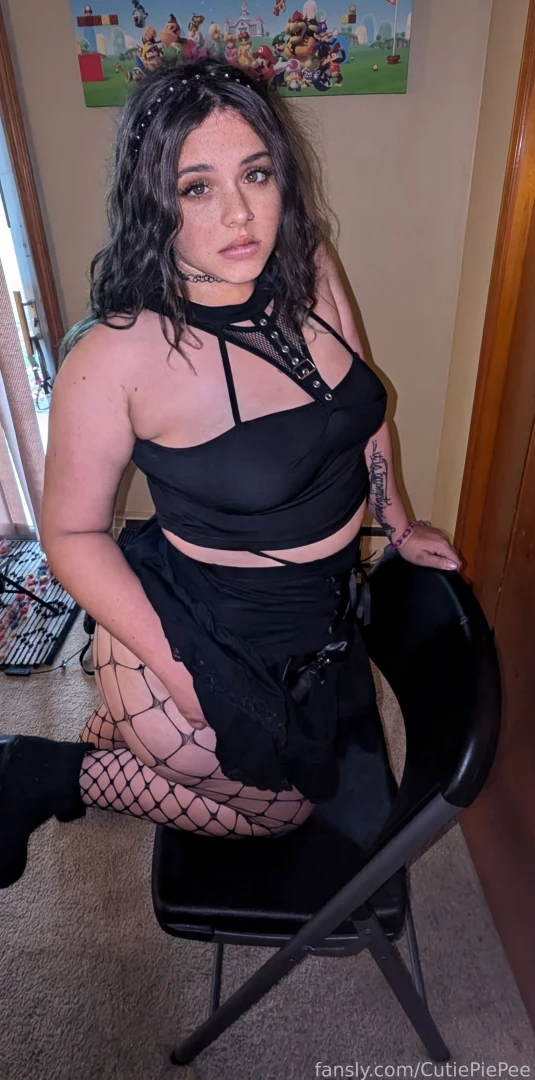 I love peeing for you guys but i absolutely hate the assholes on here 