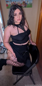 I love peeing for you guys but i absolutely hate the assholes on here