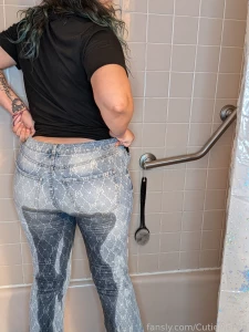 Want a jeans wetting video dm me wetting peepants pantspeeing