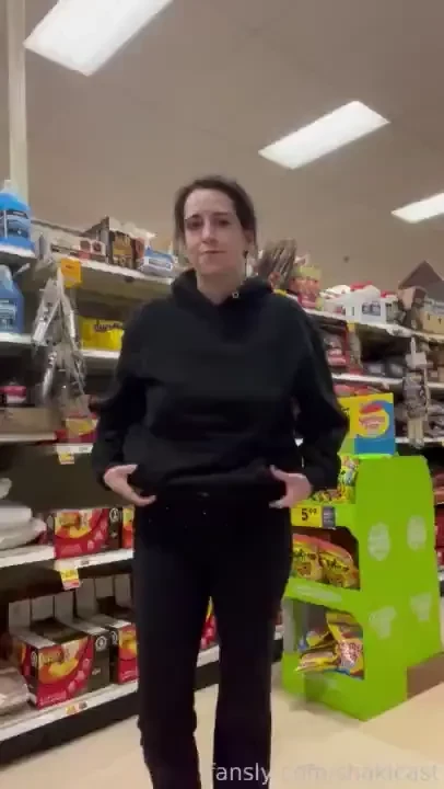 Flashing my ass an titties at the grocery store part 1 