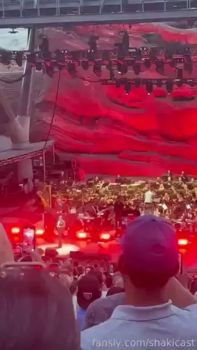 Last nighr i saw nas at red rocks with my fwb and then we went back to part 8 