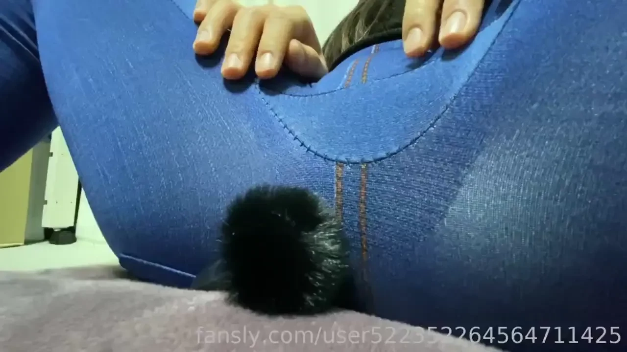 Farting is so loud it hurts my ears 