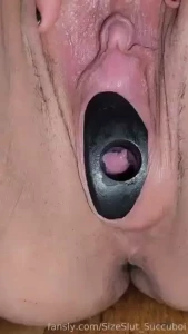Got a new plug to help open up my cunt i m gonna keep this pussy