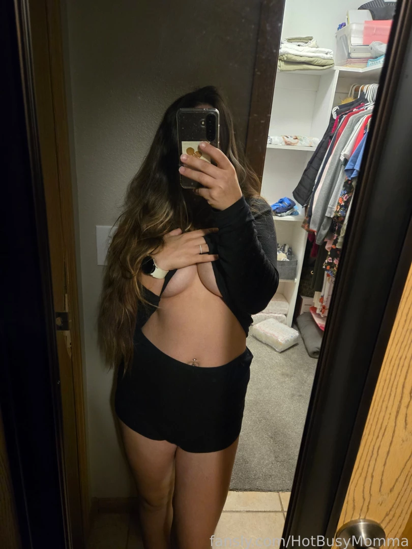 Good morning happy thirsty thursday hotbusymomma boobs tits brunette 